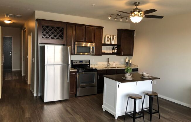 1 bed, 1 bath, 734 sqft, $1,795, Unit 806