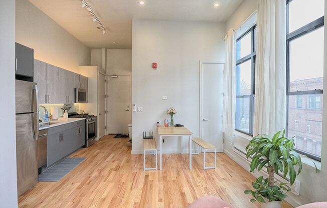 Wicker Park Place- 1504 W. Haddon Ave