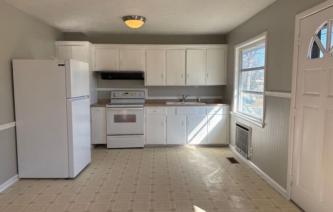 1 bed, 1 bath, $1,195, Unit # ROSSVILLE