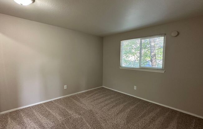 3 beds, 1 bath, 1,040 sqft, $1,525, Unit 66