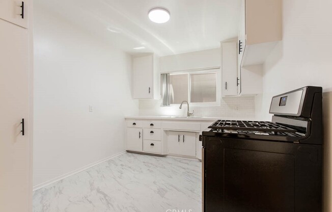 930 N Stanley Avenue