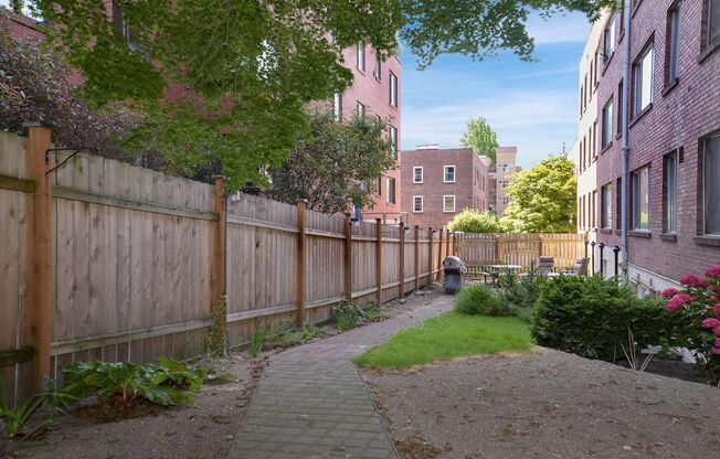 1 bed, 1 bath, 827 sqft, $1,795, Unit 206