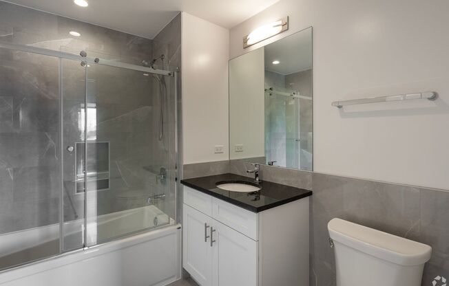 2 beds, 2 baths, 976 sqft, $3,250, Unit 3833-512