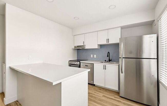 2 beds, 1 bath, 700 sqft, $2,895, Unit 37
