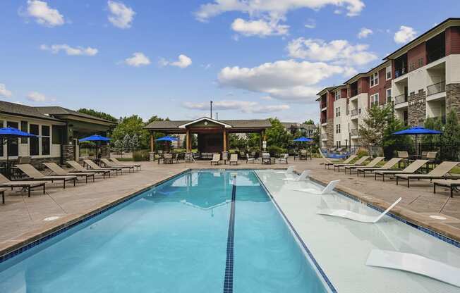 Ample seating and sun ledge seating - Enclave at Cherry Creek