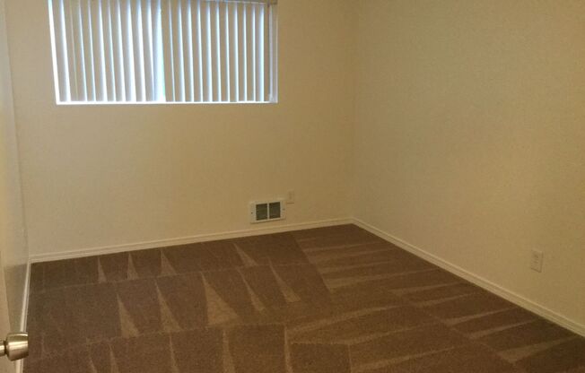 2 beds, 1 bath, 900 sqft, $1,500, Unit 5