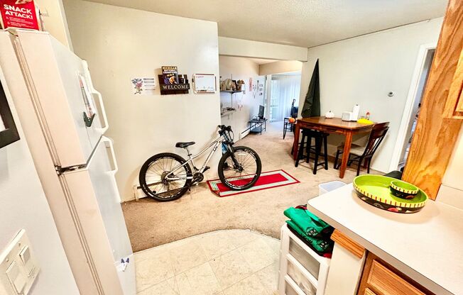 2 beds, 1 bath, 736 sqft, $2,540, Unit 17