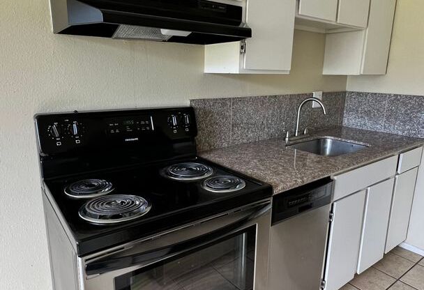 1 bed, 1 bath, 700 sqft, $1,595, Unit 119