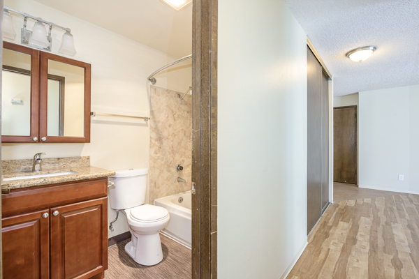 2 beds, 1 bath, 850 sqft, $2,025, Unit 208