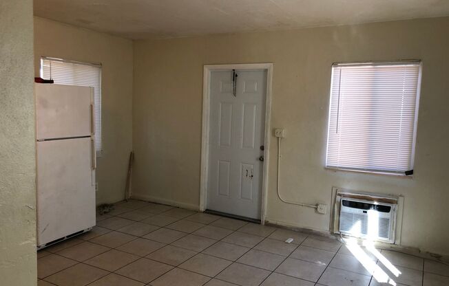 2 beds, 1 bath, 650 sqft, $1,595, Unit 3