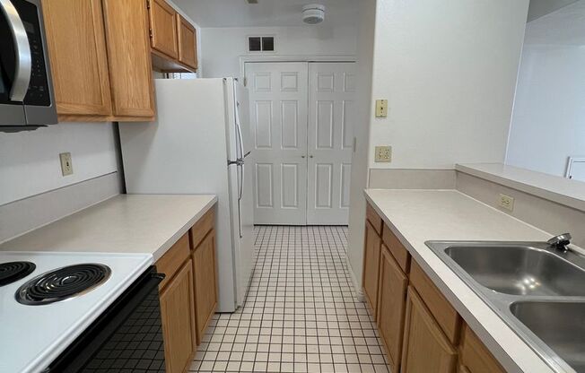 2 beds, 1.5 baths, $1,150, Unit 1860 S 2nd # 13