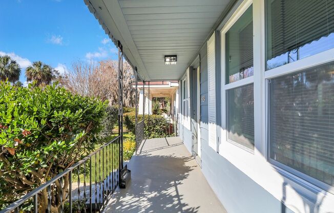 3 BED | 2 BATH | REAR OFF-STREET PARKING | AVAILABLE MID-NOVEMBER