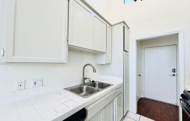 1 bed, 1 bath, $2,395, Unit 201