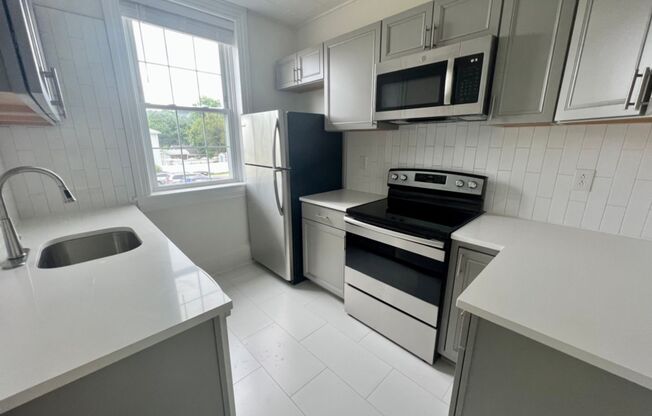 1 bed, 1 bath, $895, Unit 2L