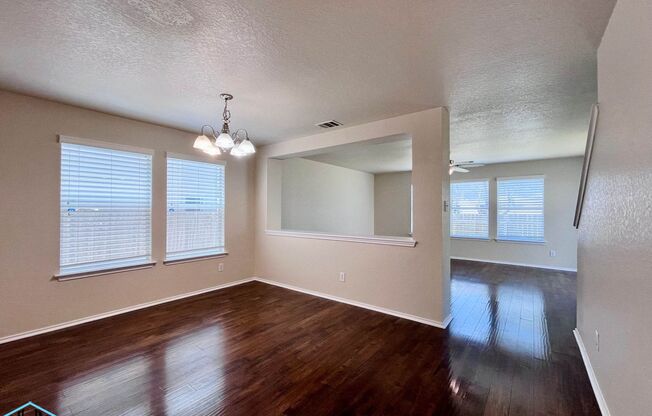 Charming 2 Storey 3-bedroom, 2.5-bath Home Conveniently Located Near Randolph AFB & SAMMC!