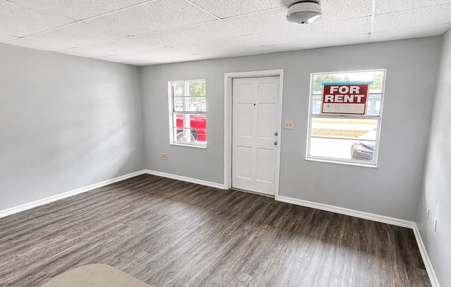 Spacious Remodeled 1BR/1BA  Apartment with Beautiful New LVT Flooring