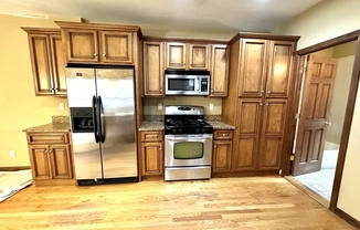 4 beds, 2 baths, 1,600 sqft, $3,200, Unit 35