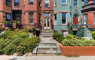 2 Bedroom 2 Bathroom Minutes from the Dupont Metro// Kalorama/Dupont Circle// 1 Parking Spot Included