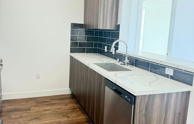 2 beds, 2 baths, 997 sqft, $4,200, Unit 402