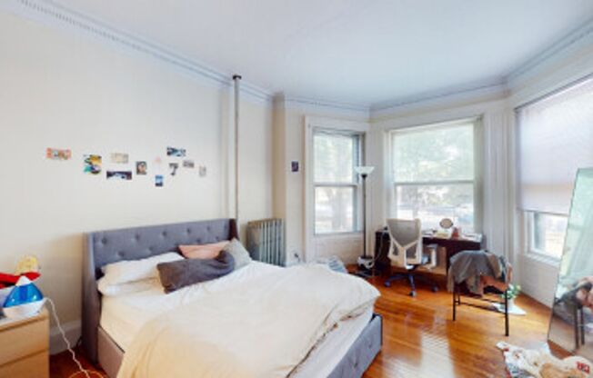 Nice, Sunny and Updated Brookline Studio on Beacon St in the 1000 block of Beacon St. Heat Inc, NO FEE