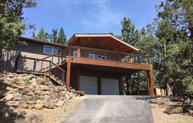 Spacious House, Front & Back Porch! Awbrey Butte Hillside with Mountain Views. Furnished 30-Day Min.