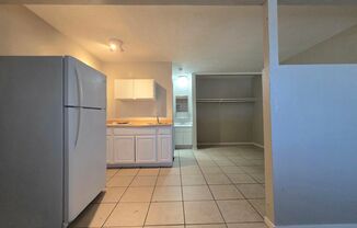 Studio, 1 bath, 400 sqft, $995, Unit 9A