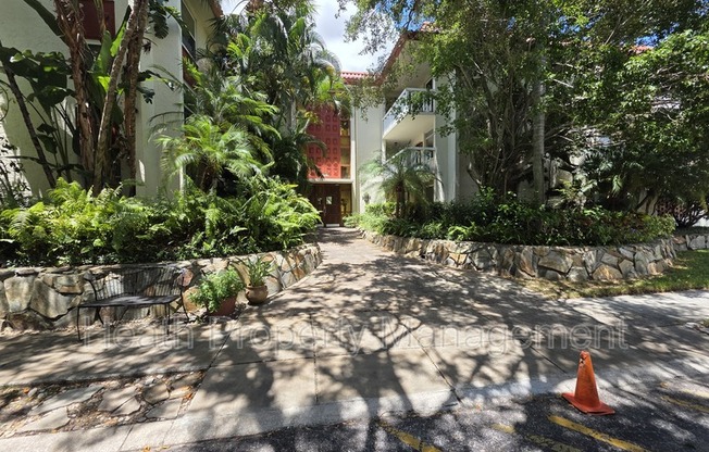 1012 PEARCE DR