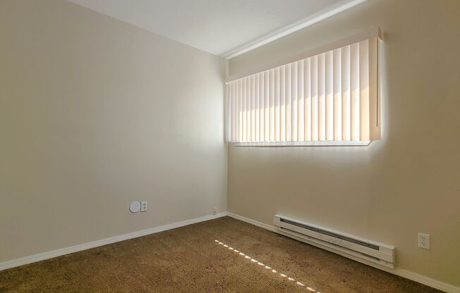 2 beds, 1 bath, 905 sqft, $995, Unit 5500-B