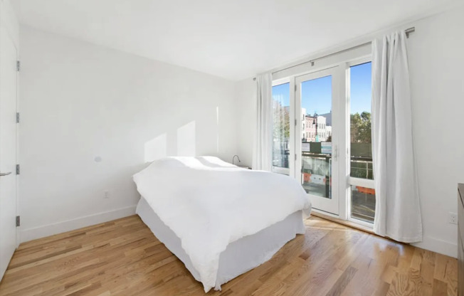 1059 Manhattan Avenue