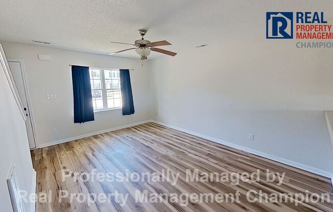 Super cute 2 BD/2.5 BA Townhome with Screened Porch