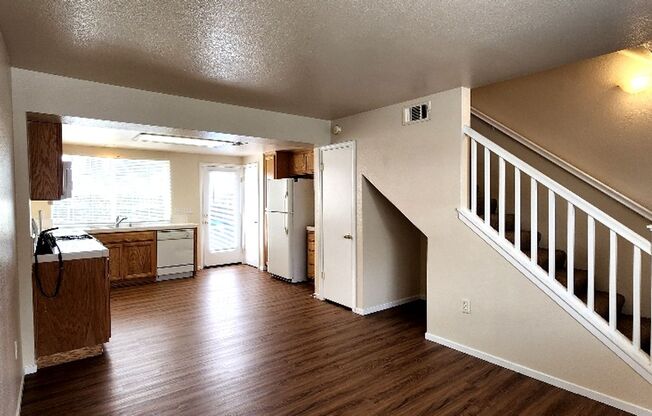 Cute 2 Bedroom 1 Bath Condo Daniels Avenue Vallejo New Flooring and Paint