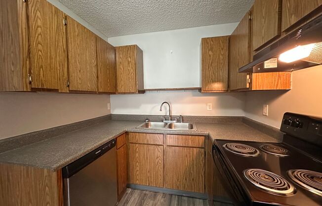 2 beds, 1 bath, 750 sqft, $1,235, Unit 1350w