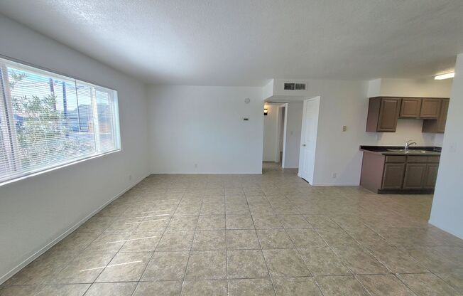 2 beds, 1 bath, 792 sqft, $1,250, Unit 213 E. Foster Street Unit 6