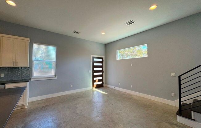 Great, modern 2 bedroom 2.5 bath available in South Austin!