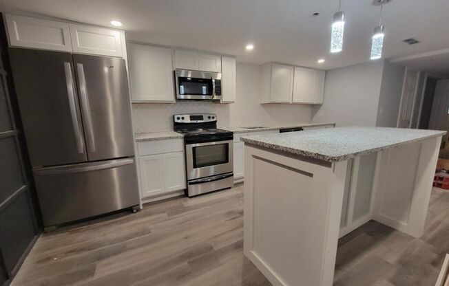 406 S. Durham St./2 Bedroom + Den, 2 Bathroom Townhouse in Upper Fells Point
