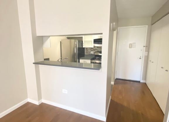 Studio, 1 bath, 470 sqft, $4,068, Unit 10J