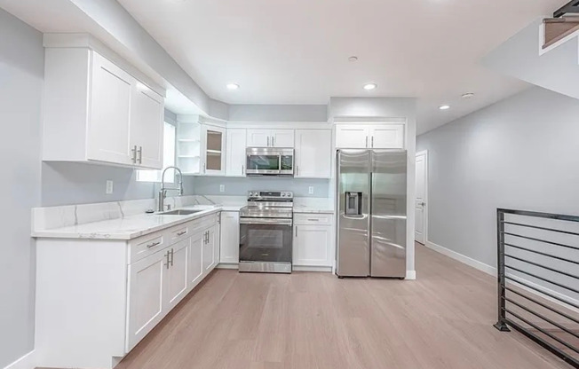 1265 E ADAMS BOULVEDARD