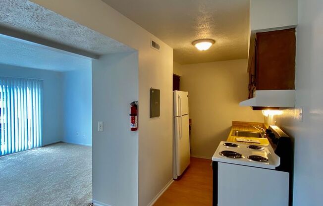 2 beds, 1 bath, 900 sqft, $1,195, Unit #12