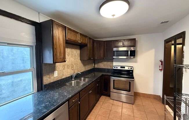 6 beds, 2 baths, 1,600 sqft, $2,000, Unit Unit 3