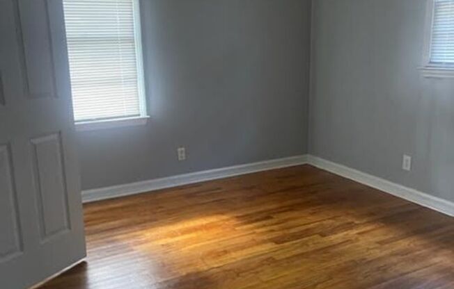 3 beds, 1 bath, $875