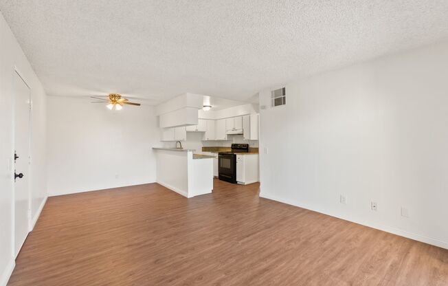 Updated 1BD/1BA Apartment in well maintained Complex in Sylmar.