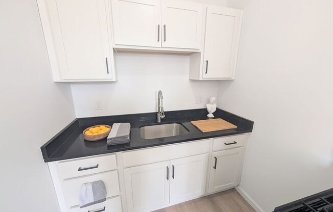 1 bed, 1 bath, $924, Unit Unit 206