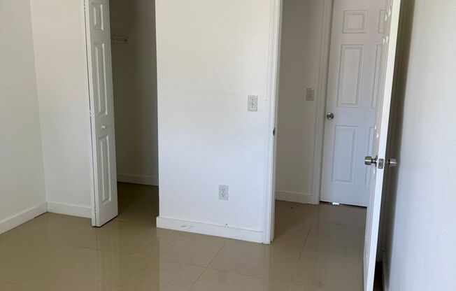 3 beds, 2 baths, 1,205 sqft, $2,075, Unit 129