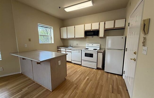 Everett Street Aparments