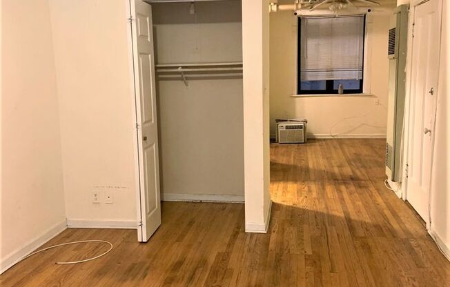 1 bed, 1 bath, 705 sqft, $2,275, Unit 638-55G