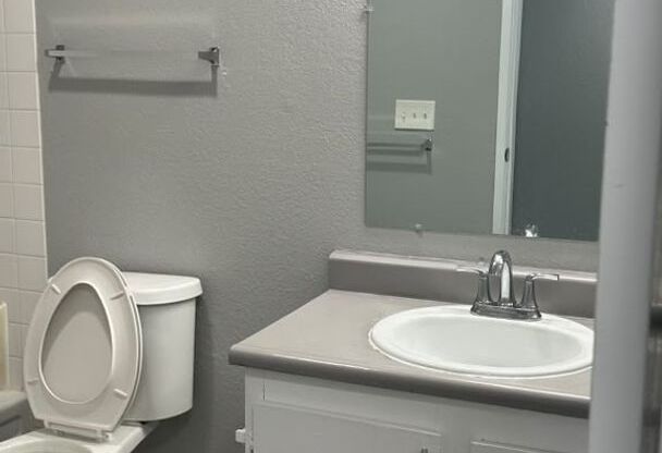 2 beds, 1 bath, 850 sqft, $1,550, Unit 1107 L7