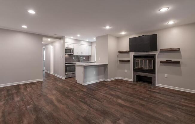9 W LEE ST