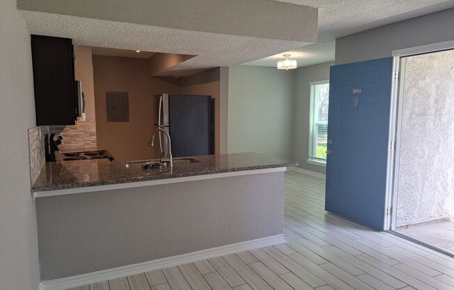 2 beds, 2 baths, 926 sqft, $1,187, Unit 2423