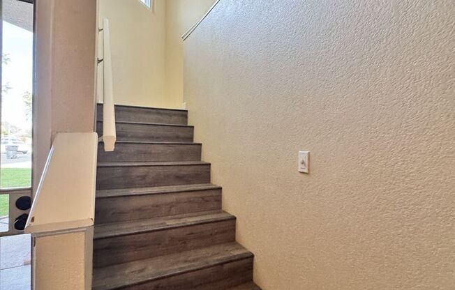 Great 3 bedroom 2 bath culdesac lot with fireplace