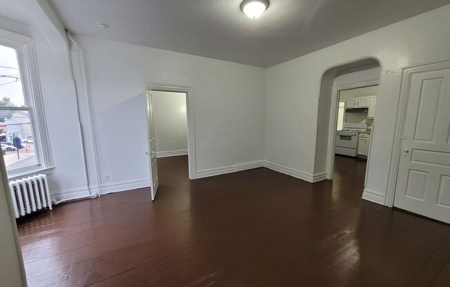 1 bed, 1 bath, $880, Unit APARTMENT 2